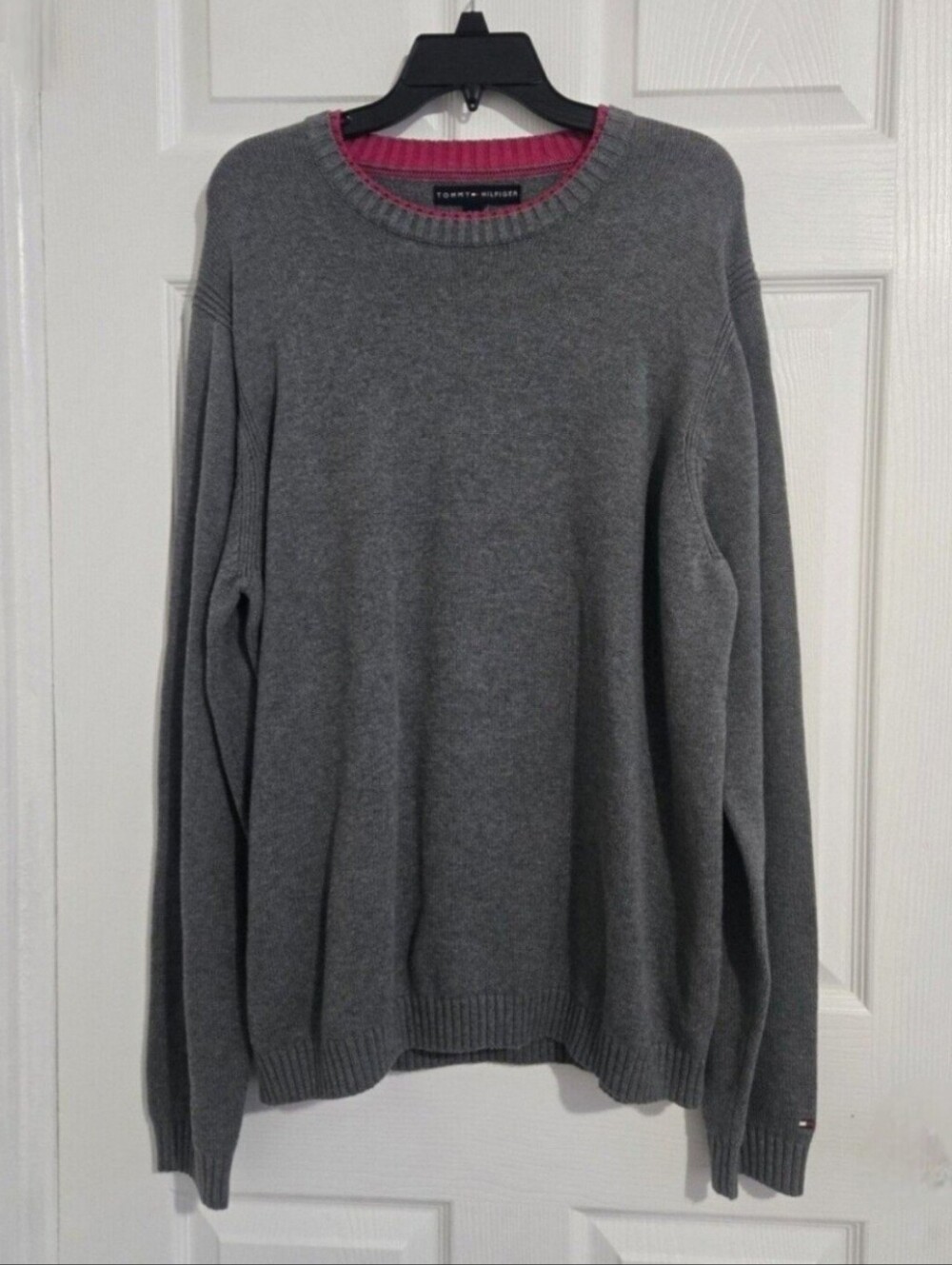 Tommy Hilfiger Men’s XL Gray Cotton Crewneck Sweater Pink Trim Logo
